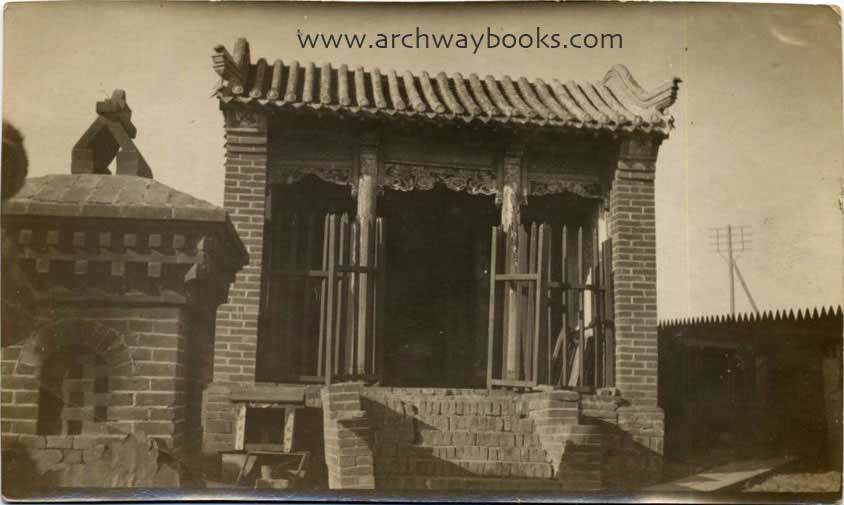 khabn043.jpg - Chinese Joss House House at Khabarovsk